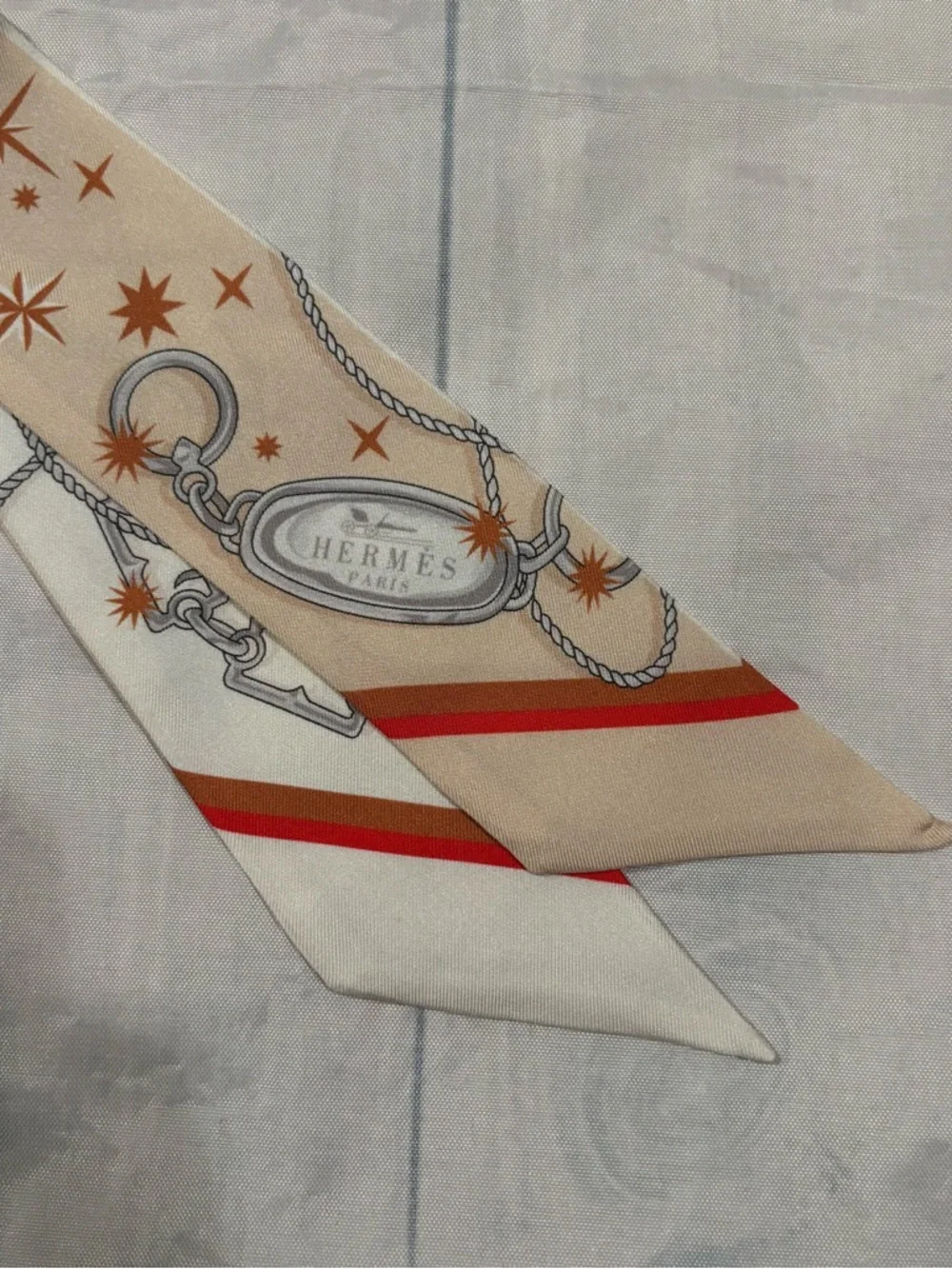 Hermes Twilly Silk Scarf Beige Orange Horseshoe Chain Ribbon Wrap - Picture 4 of 4
